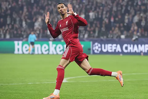 بثنائية جديدة.. إيكيتيكي يواصل توهجه مع ليفربول في الدوري الإنجليزي